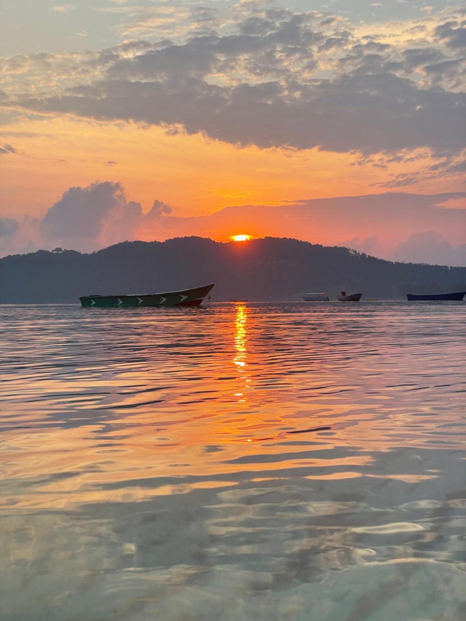 The Big Easy Koh Rong Samloem Hostel Koh Rong Sanloem Luaran gambar